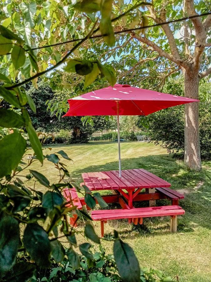 Le Studio Du Pressoir Gisay Exterior photo